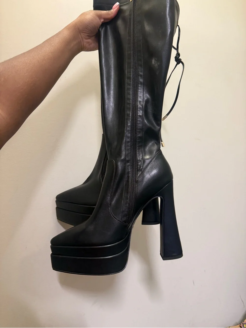 Women's Black Platform Knee-High Boots - Sleek High Heel